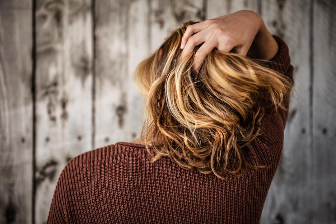 Does drinking coffee dry out your hair ?